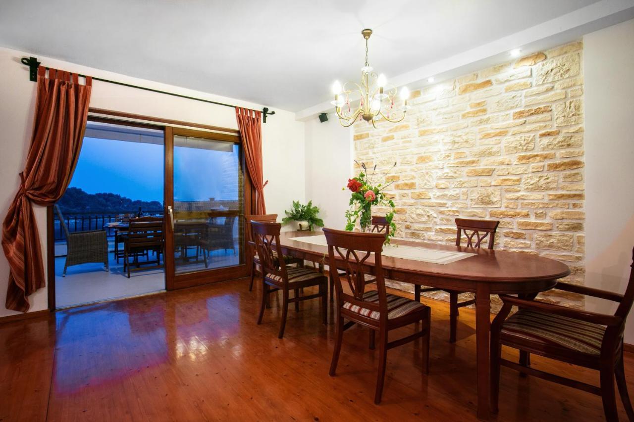 Golden View Luxury Apartment Maslinica Exterior photo