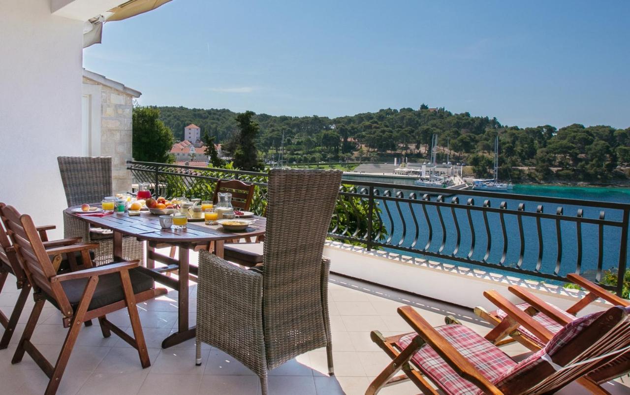 Golden View Luxury Apartment Maslinica Exterior photo