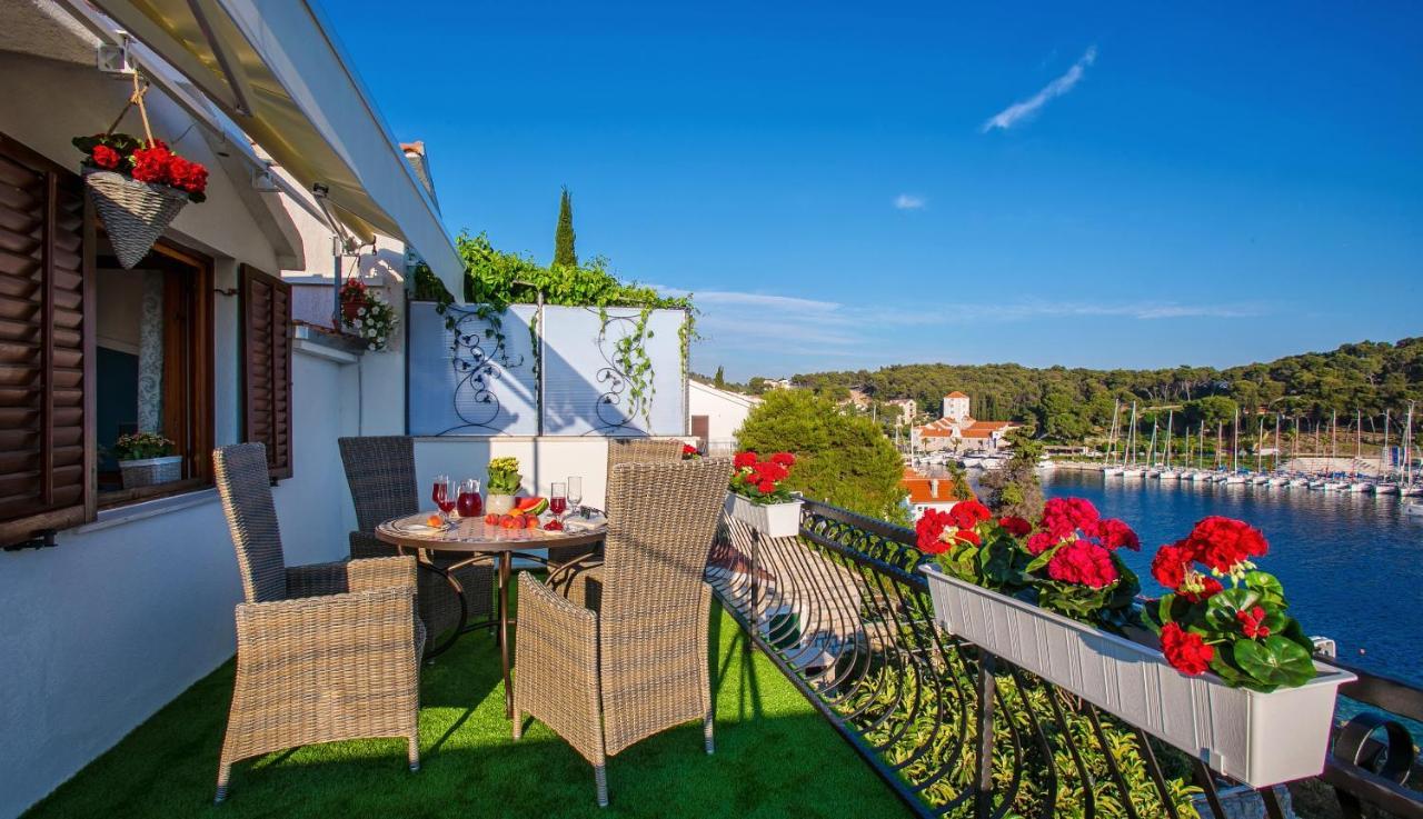 Golden View Luxury Apartment Maslinica Exterior photo